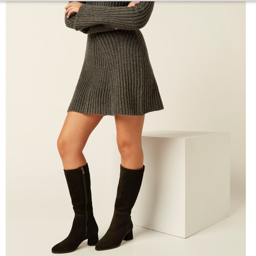 LA CANADIENNE ALEESHA
SUEDE BOOT WOMEN SIZE 9.5
USD
$625.00